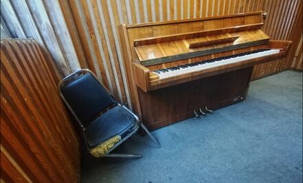 FOTOS: Entre grietas y goteras, estudiantes toman clases de música en el Centro Ollin Yoliztli