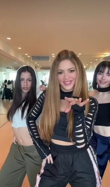 El look de Shakira para su challenge "las mujeres no lloran”