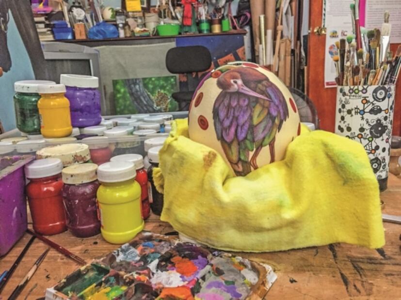 Homenaje a médicos en huevos de avestruz