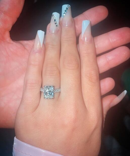 El deslumbrante anillo de compromiso de Lele Pons
