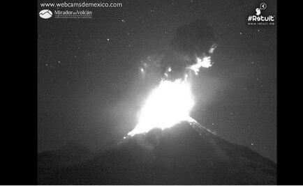 Cierran aeropuerto en Colima por caída de ceniza