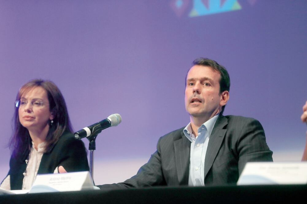 Antonio Martins, director general de IBM México, recordó que gracias a la tecnología de la compañía fue posible realizar el primer censo poblacional en México, además de implementar las primeras tarjetas de crédito en los años 50 (IRVIN OLIVARES)