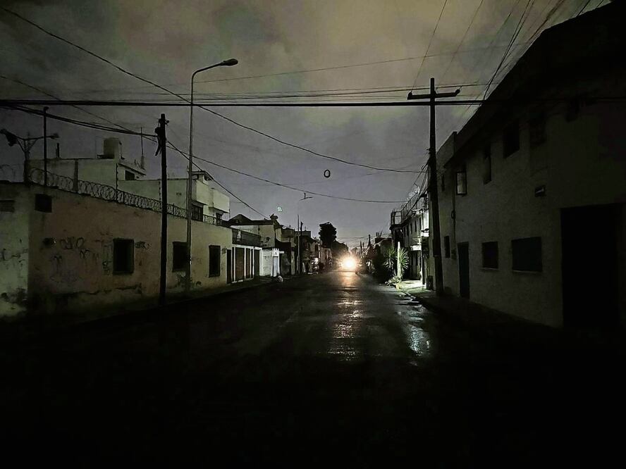 En Tuxtla Gutiérrez, Chiapas, anoche miles de usuarios se quedaron sin servicio en la zona poniente norte. Foto: Especial
