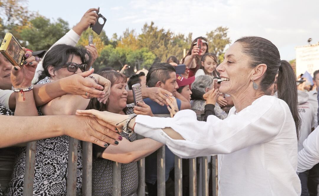 En la explanada a un costado de la sede delegacional, Sheinbaum Pardo ofreció una reconstrucción real por las afectaciones del sismo del 19 de septiembre pues, argumentó, el gobierno central “abandonó a la demarcación”. (VALENTE ROSAS. EL UNIVERSAL)