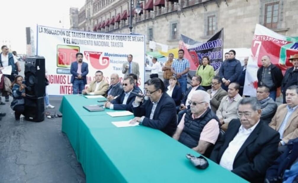 Taxistas demandan al gobierno federal salida de servicio de Uber y Cabify