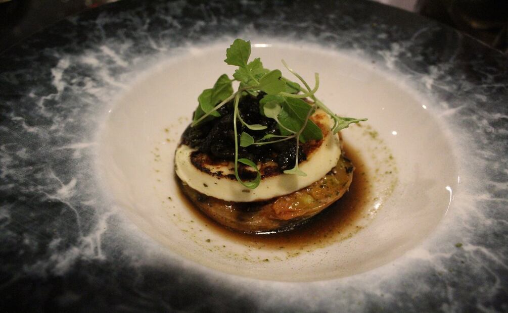 El chile relleno sin relleno es una nueva propuesta de montar el platillo, pero el sabor, es aún mejor al tradicional. Foto: Nayeli Castillo