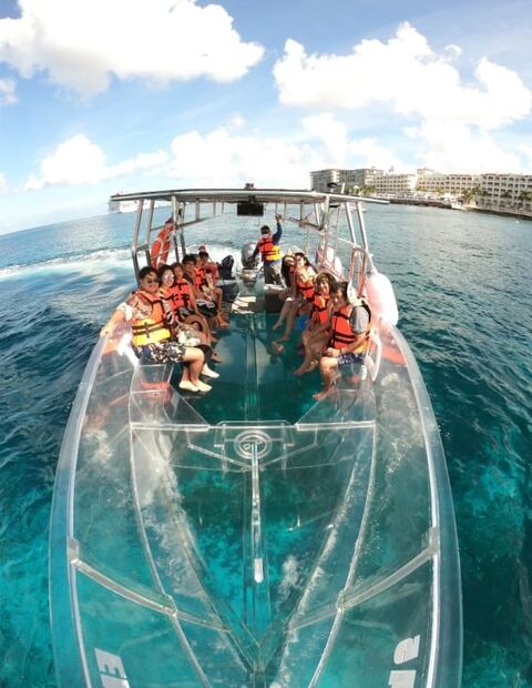 En Cozumel, cuánto cuesta un paseo a bordo del bote transparente