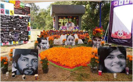 Rinden homenaje a personas en fosa común del Panteón Civil de Dolores; Mauricio Tabe coloca ofrenda