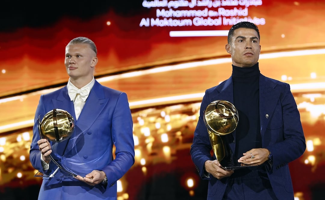 Erling Haaland y Cristiano Ronaldo durante los Globe Soccer Awards - Foto: AP