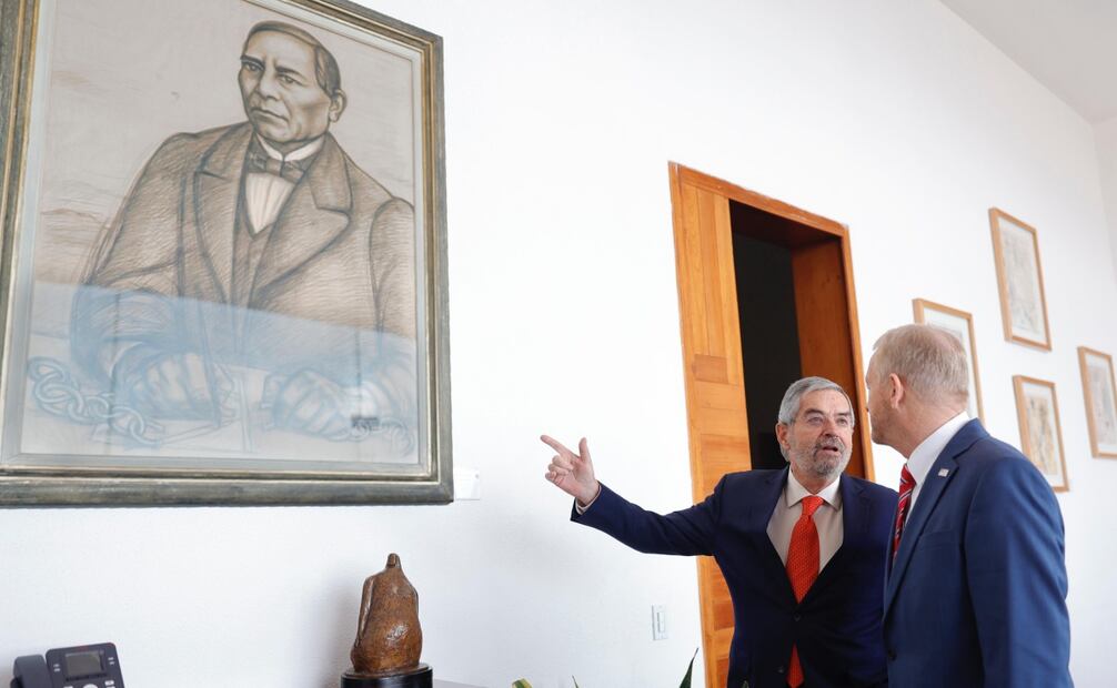 Embajador de EU en México, Ronald Johnson y canciller Juan Ramón de la Fuente. Foto: Especial