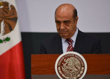 Trasladan a Murillo Karam al Instituto Nacional de Cardiología