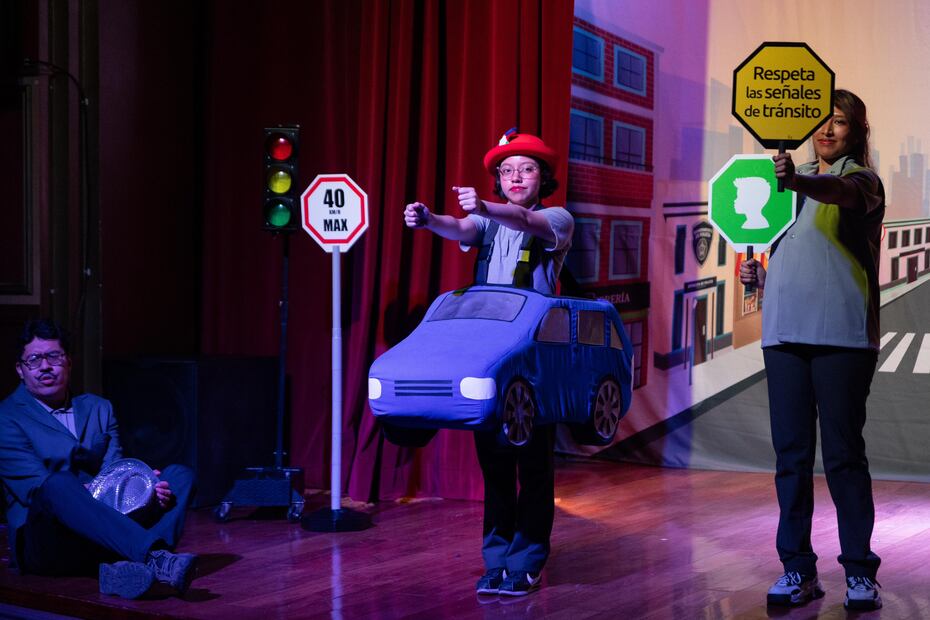 Supervisores durante la primera demostración de la obra. Foto: Hugo Salvador, EL UNIVERSAL