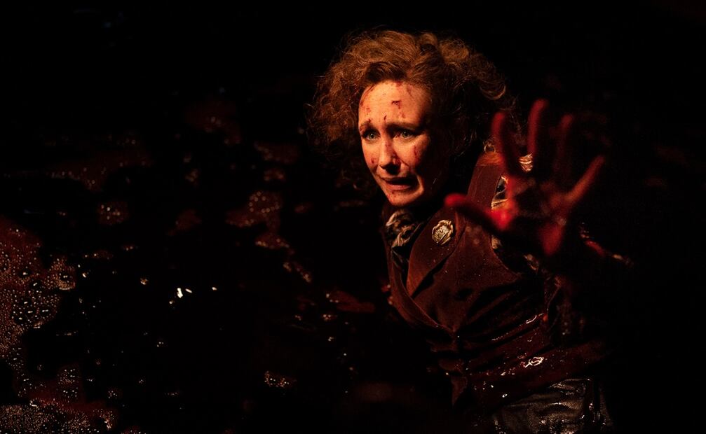 Fotografía cedida por Warner Bros Pictures que muestra a la actriz Vera Farmiga en una escena de la película "The Conjuring: Last Rites". Michael Chaves concluye la historia de la familia Warren en 'The Conjuring: Last Rites', una cinta cargada de "terror clásico" 
Foto: EFE/Giles Keyte Warner Bros Pictures.