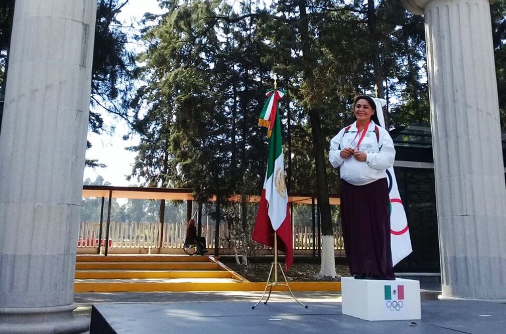 Adriana Díaz/EL UNIVERSAL. Damaris Aguirre recibió la presea en las instalaciones del Comité Olímpico Mexicano