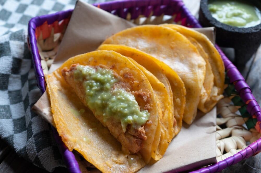 Consiéntete con unos ricos tacos de canasta hechos en casa / Foto: iStock
