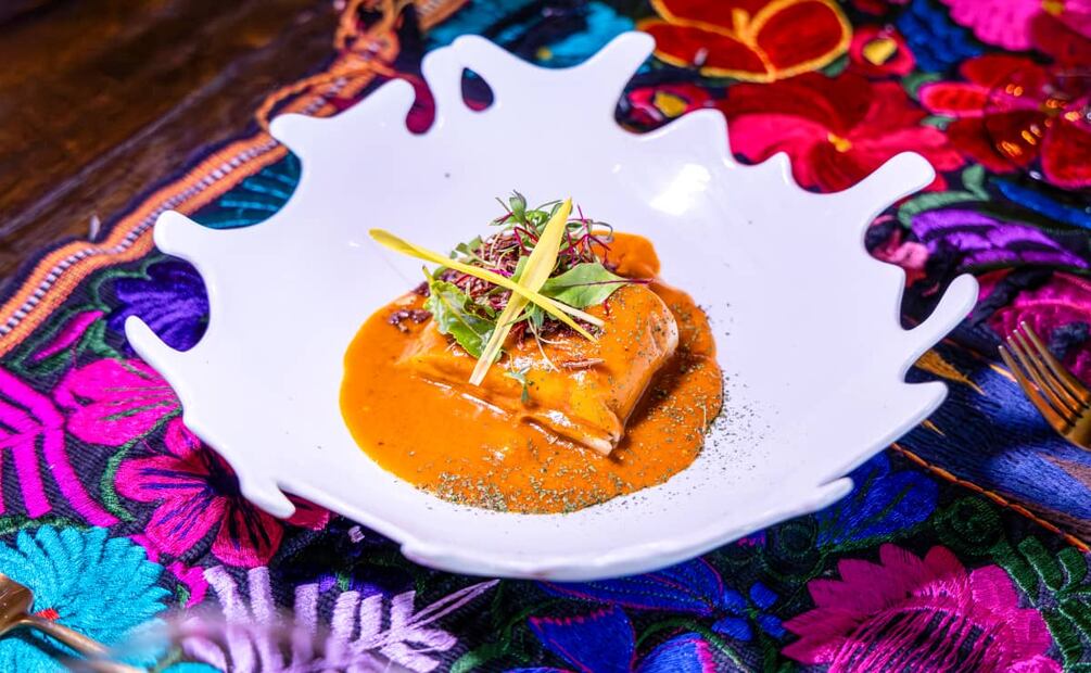 Tamalito bañado en mole. Foto: Cortesía.