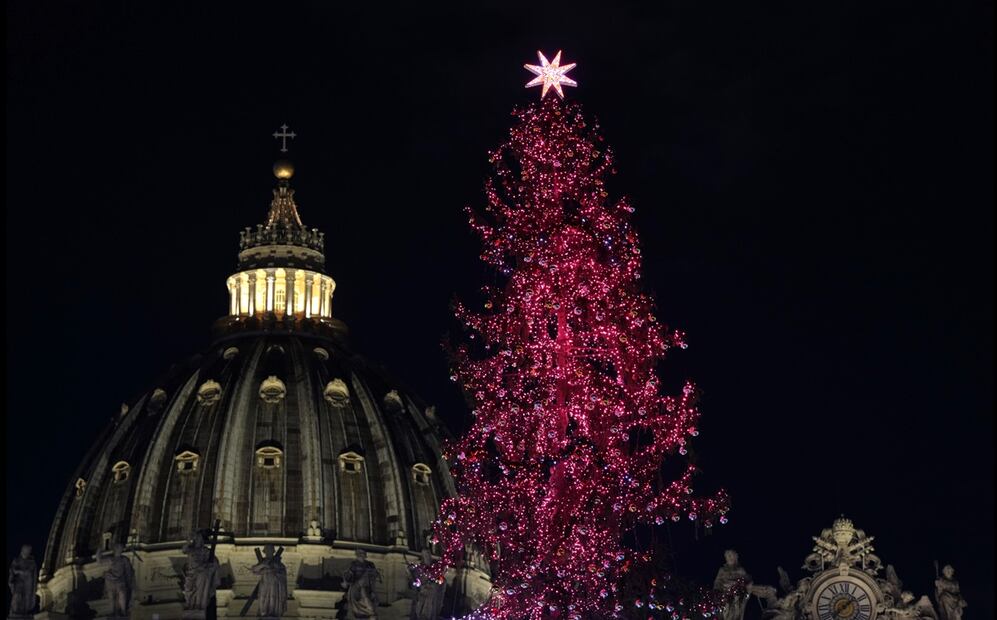 Encendido del árbol de Navidad del Vaticano. Foto: AP