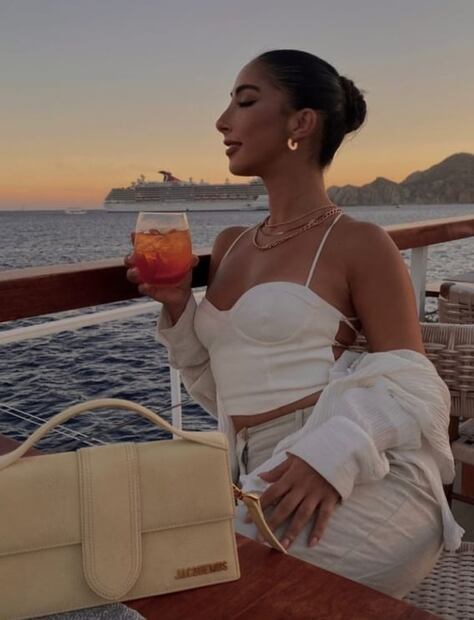 María Chacón enciende Instagram con el escote de su mini bikini