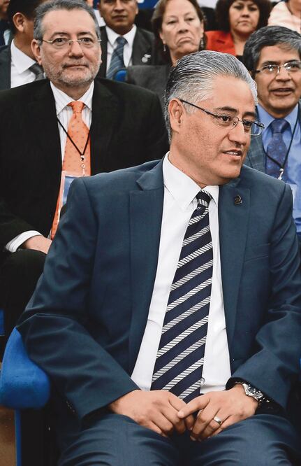 El rector Alejandro Vera Jiménez es acusado de malversar 700 mdp, en 2013, y casi 400 mdp, en 2014