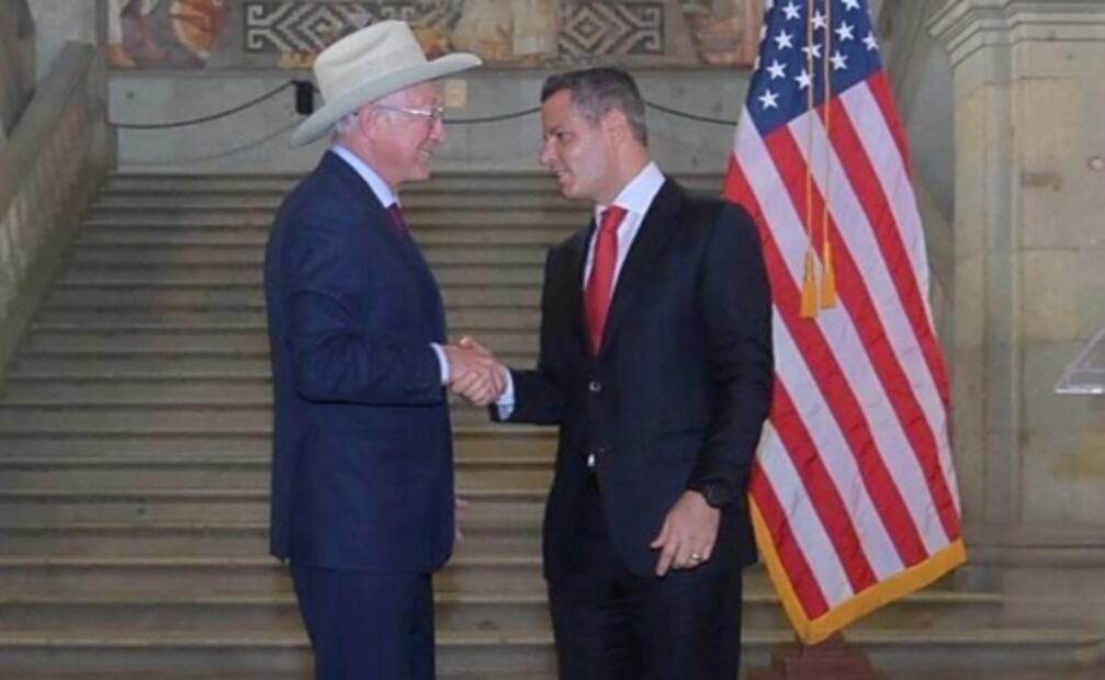 Recibe Murat a Ken Salazar, embajador de EU en México; elogia seguridad en Oaxaca