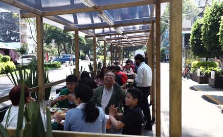 Casillas de Consulta Popular lucen vacías, mientras que en restaurantes hasta hacen fila 