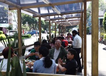 Casillas de Consulta Popular lucen vacías, mientras que en restaurantes hasta hacen fila