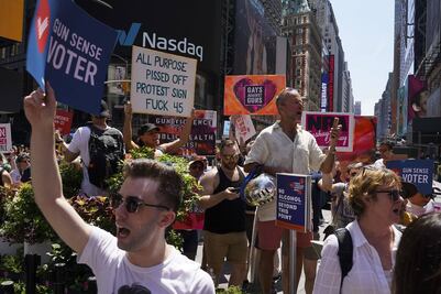Ruido de motocicletas causa pánico en Times Square; lo confunden con tiroteo