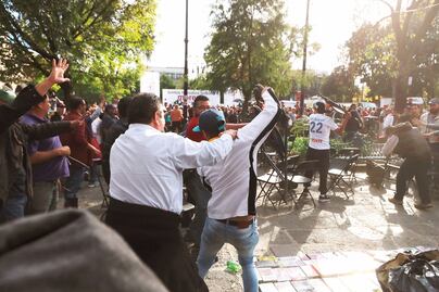 Militantes de Morena y PRD arman trifulca en Coyoacán