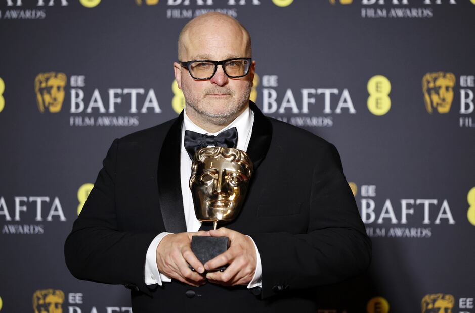 Michael Bauman obtiene el premio BAFTA, en la categoría de Cinematografía.
Foto: EFE / Tolga Akmen