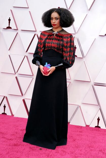 Los peores looks de la alfombra roja de los Oscar 2021