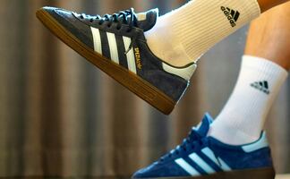 Cómo limpiar tus tenis de gamuza sin dañarlos 