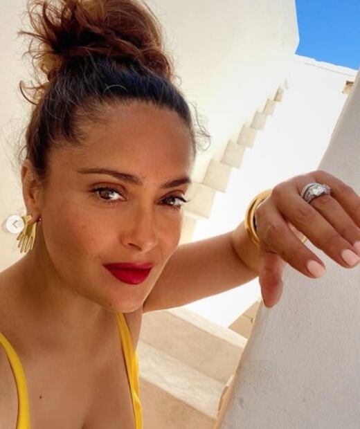 A Salma Hayek ya le gustó presumir sus canas 