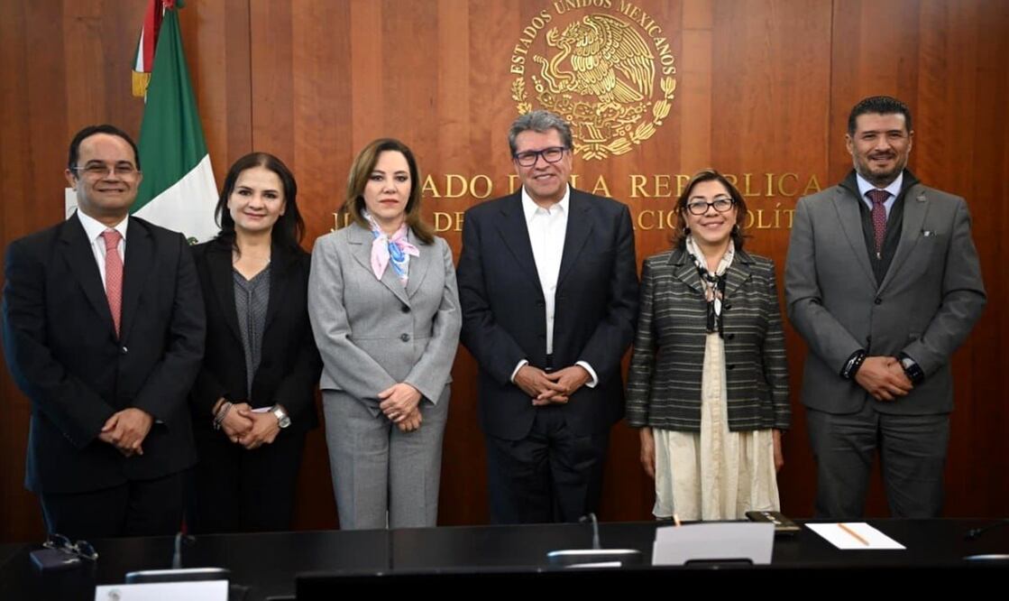 A la reunión con el senador Monreal asistieron los cinco comisionados del INAI, encabezados por su presidenta Blanca Lilia Ibarra; Francisco Javier Acuña Llamas, Norma del Río Venegas, Adrián Alcalá Méndez y Josefina Román Vergara. Foto: especial