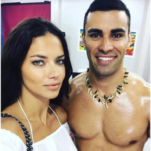 Río 2016. Abanderado de Tonga "conquista" a Adriana Lima