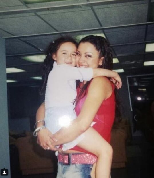 Sorprende foto de Mon Laferte a los 19 años