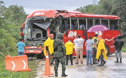 Vuelca autobús de pasajeros; mueren ocho en Q. Roo