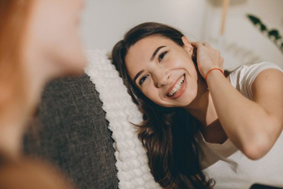 La relación entre autoestima y sentido del humor. Fuente: Freepik.