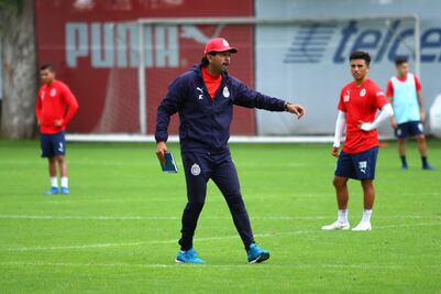 Chivas busca reforzar tres posiciones
