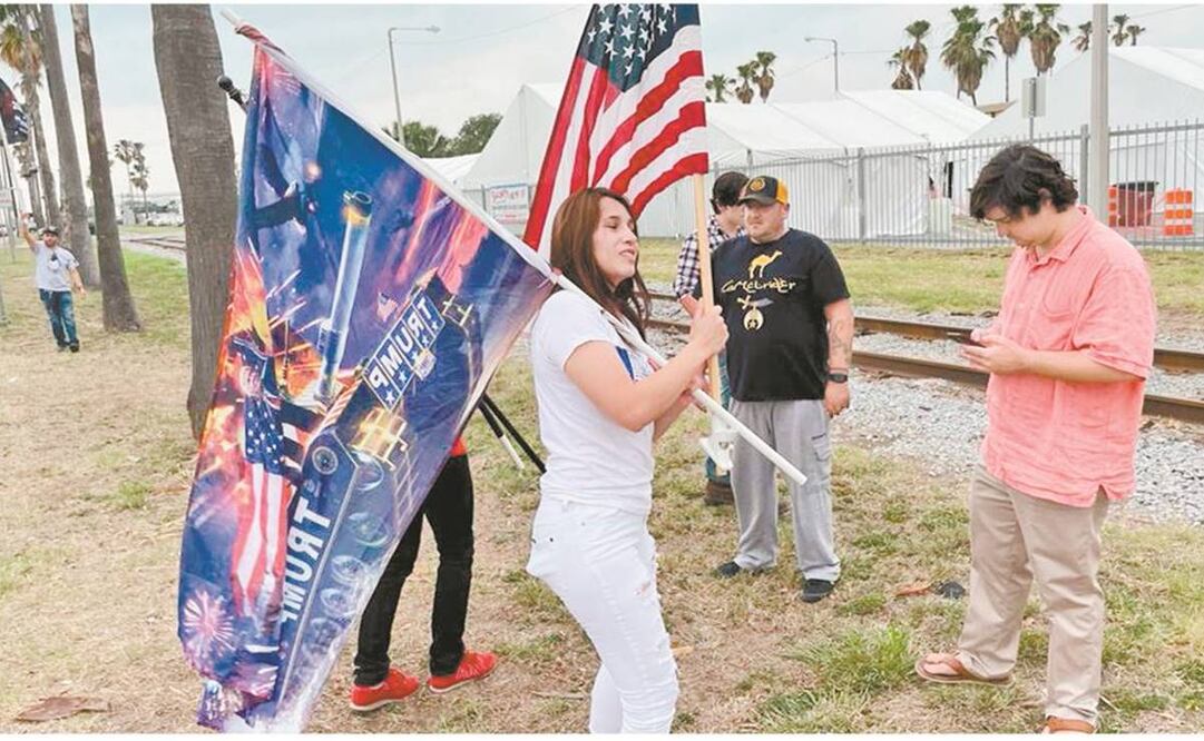 La manifestación fue frente a Caridades Católicas, en McAllen. Foto: Especial.
