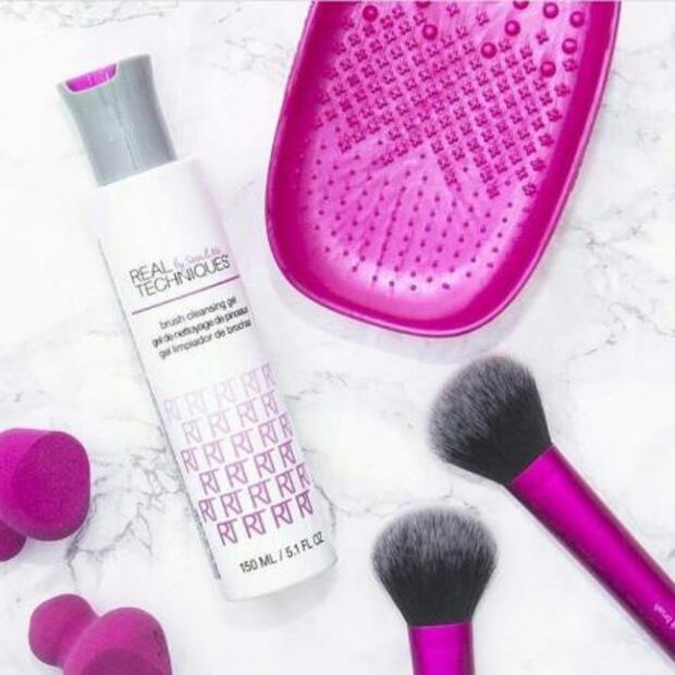 Limpia tus brochas de maquillaje como una experta