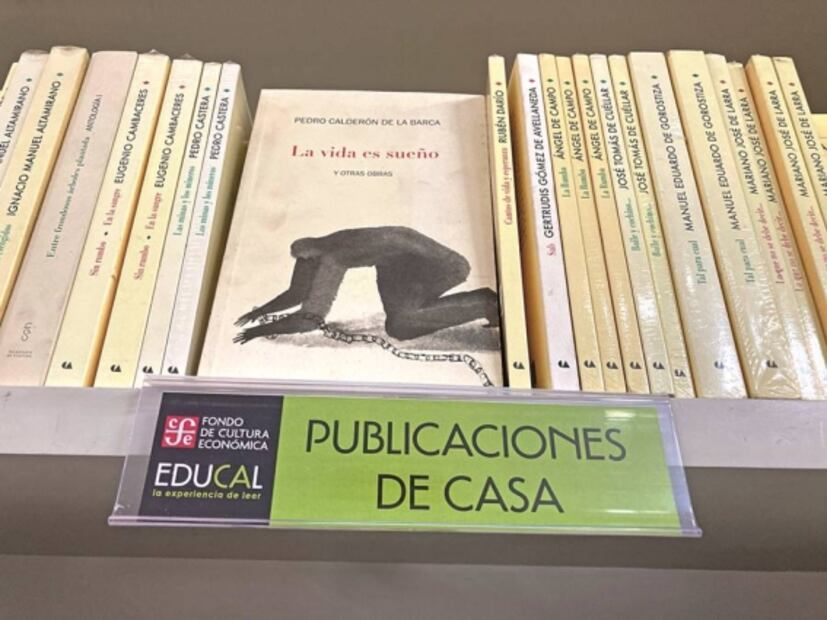 A tres años de gestión en el FCE, Taibo opera en la ilegalidad