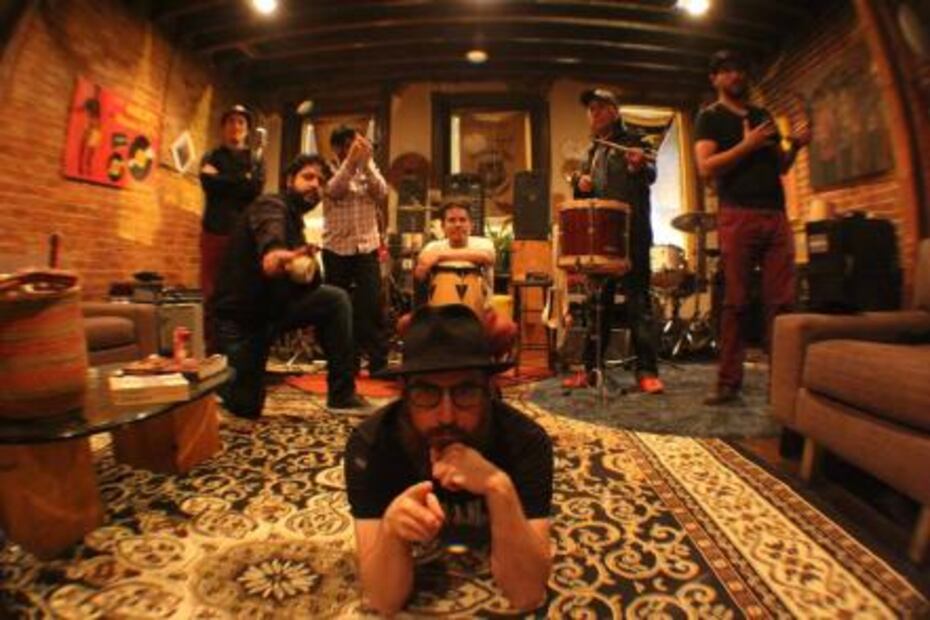 Hip-hop chicano, con banda, o son jarocho estadounidense, existen