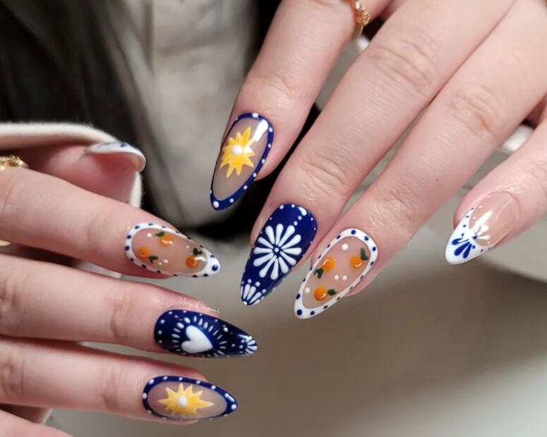 Luce una manicura artesanal mexicana con elegancia minimalista. Foto: Etsy