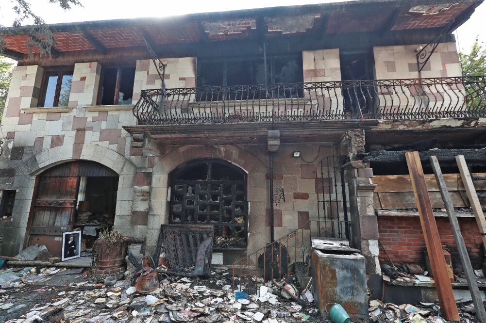 El o los responsables del feminicidio prendieron fuego al domicilio de las mujeres ubicado en la colonia Santa Rosa Xochiac, Álvaro Obregón. (ALEJANDRO ACOSTA. EL UNIVERSAL)