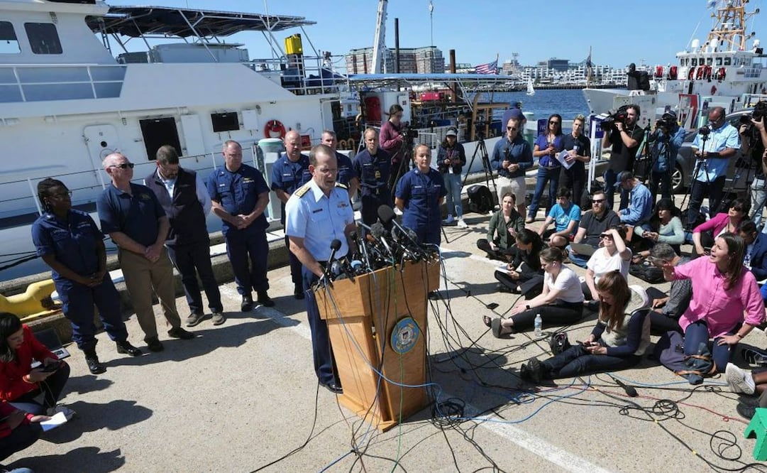 El contraalmirante John Mauger, comandante del Primer Distrito de la Guardia Costera, habla con la prensa sobre la implosión del Titán. Foto: AP