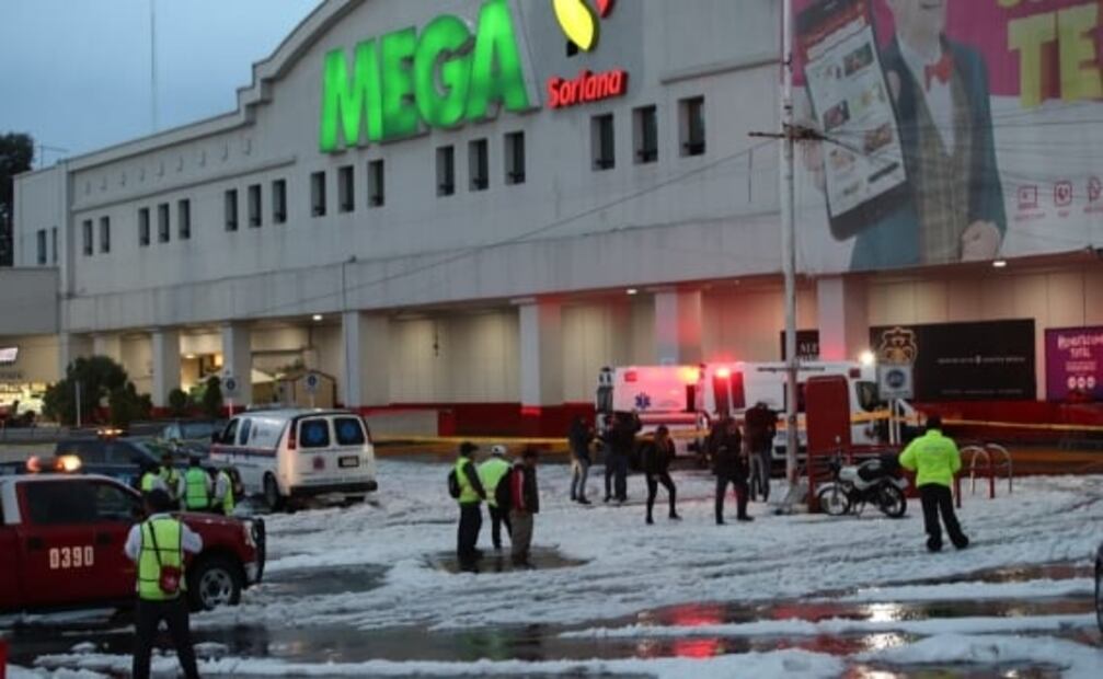 Cae techo de supermercado en Mixcoac tras granizada en CDMX 