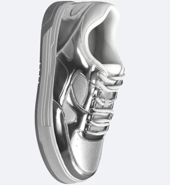 Tenis metalizados. Foto: ZARA