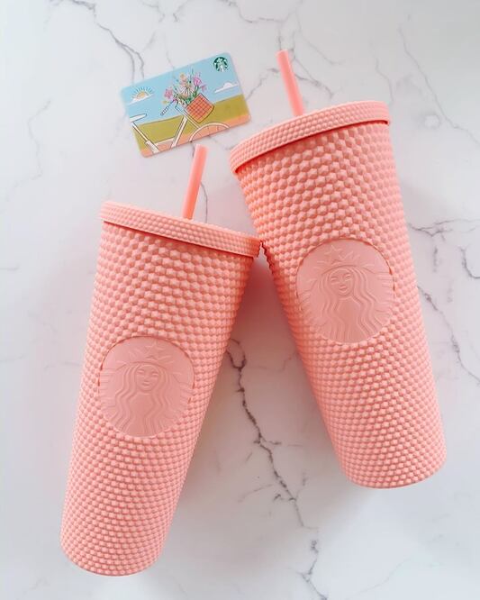 El nuevo "tumbler" de Starbucks aún no se promociona pero ya se encuentra en algunas tiendas del mundo y se ha hecho popular. Foto: Instagram