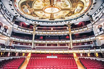 Un siglo ya de honrar el escenario del Teatro de la Ciudad