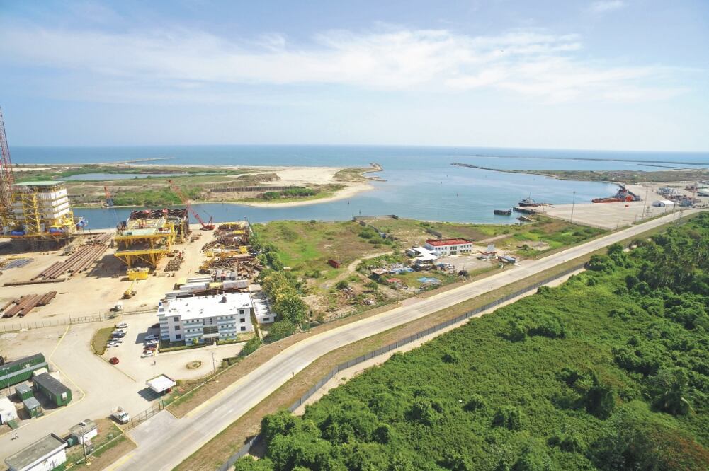 En la colocación de la primera piedra de la refinería de Dos Bocas, estará presente el Jefe del Ejecutivo, confirmó el gobernador Adán López Hernández. Foto: ARCHIVO EL UNIVERSAL